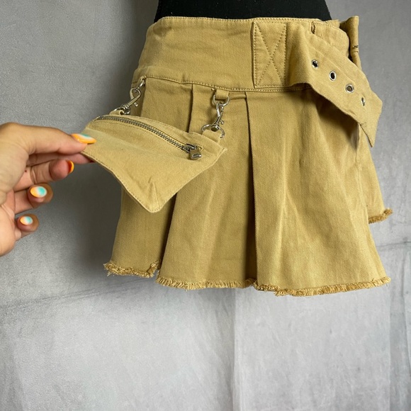 Darker waves khaki mini skort with cargo pocket size small - Picture 3 of 9